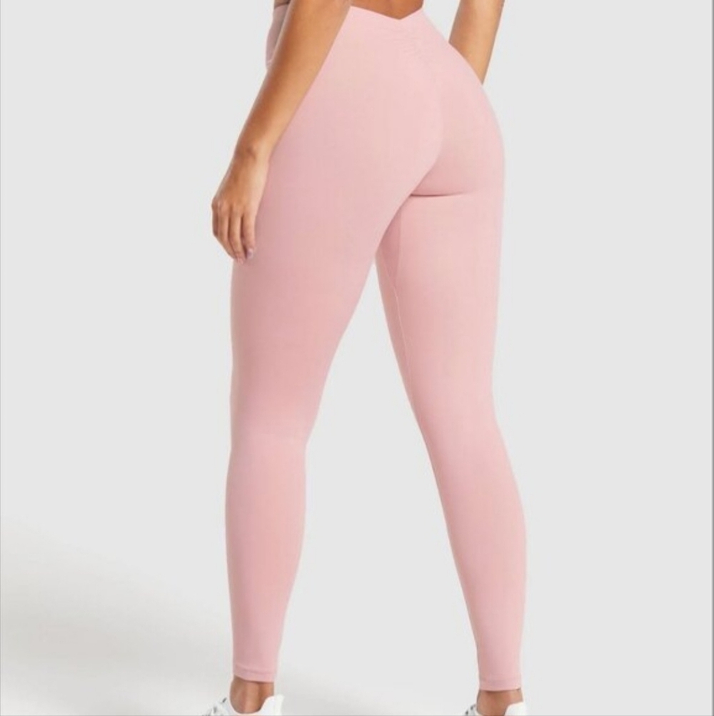 Gymshark Ruched leggings.  Medium. Pink - Picture 6 of 7